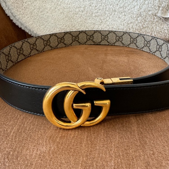 COPY - Women’s Gucci GG Marmont Reversible Thin Belt - Picture 1 of 6